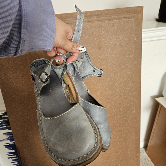 Duckfeet Shoes - Elegant Gray Leather Mules for Women